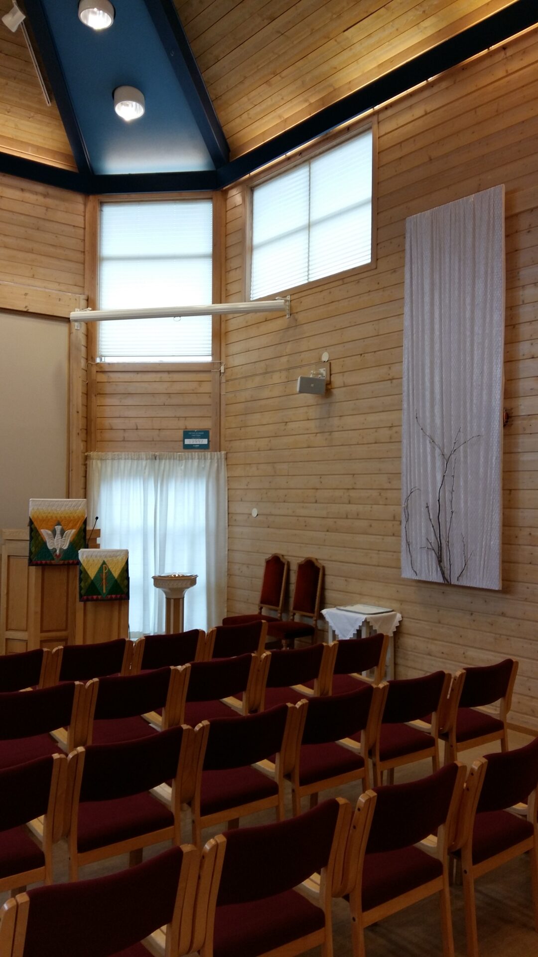 Bilde av kirkeinteriør før ombygging