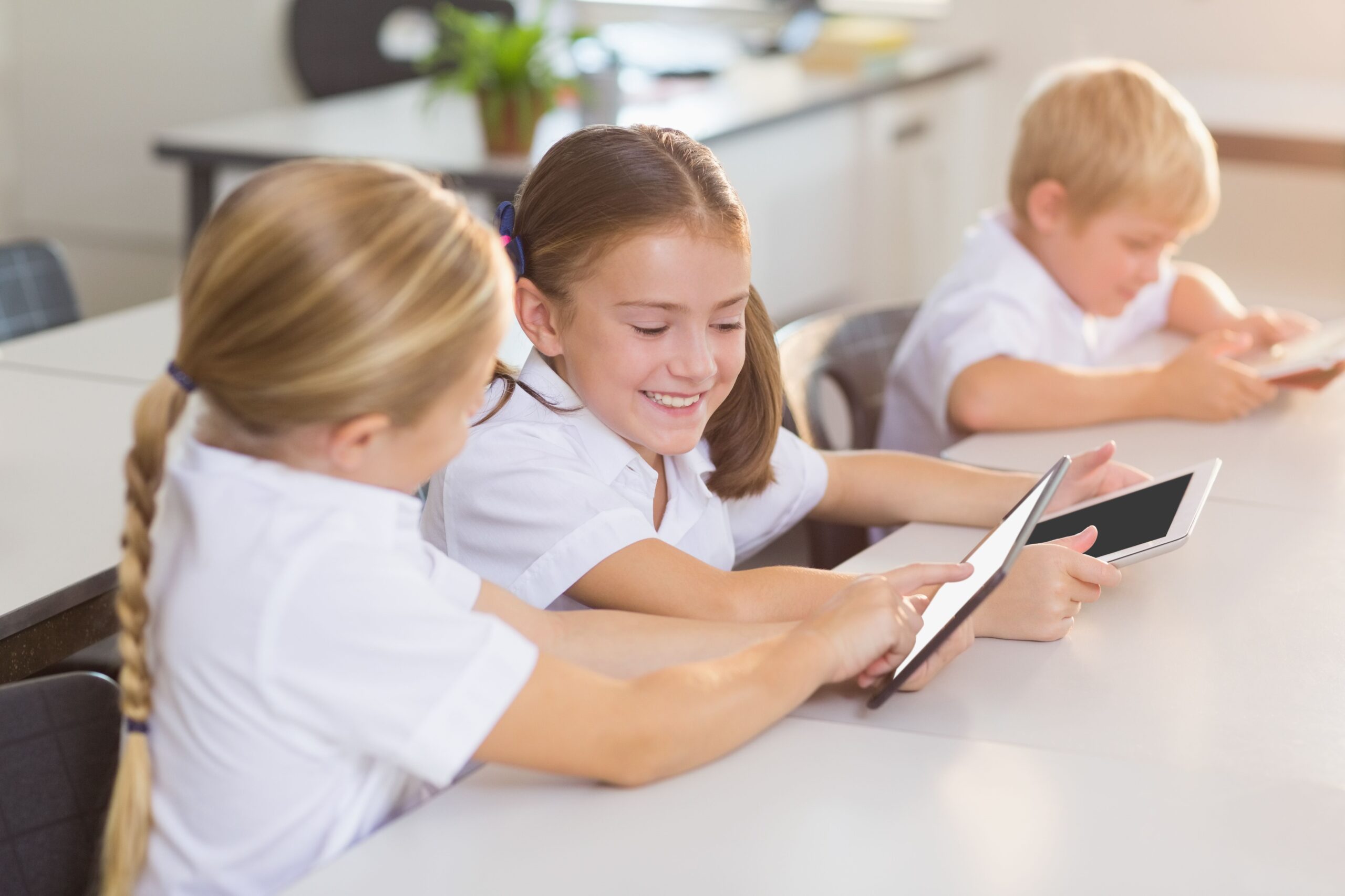 Skolebarn med iPad