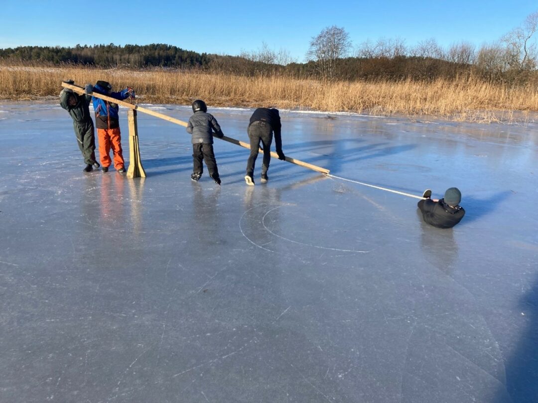 Bilde av elever på Goksjø-isen.