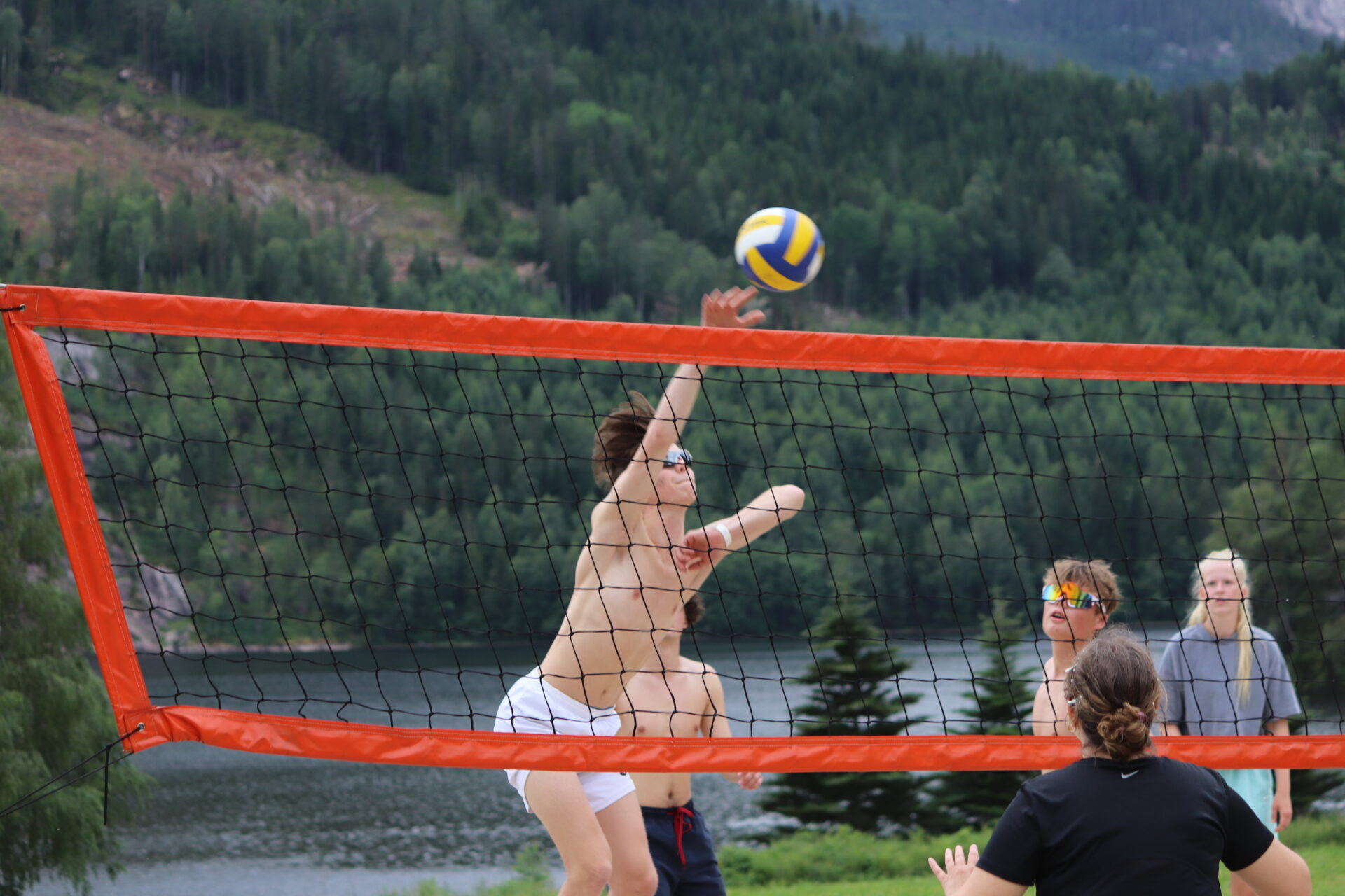 Godt samspill på volleyball.