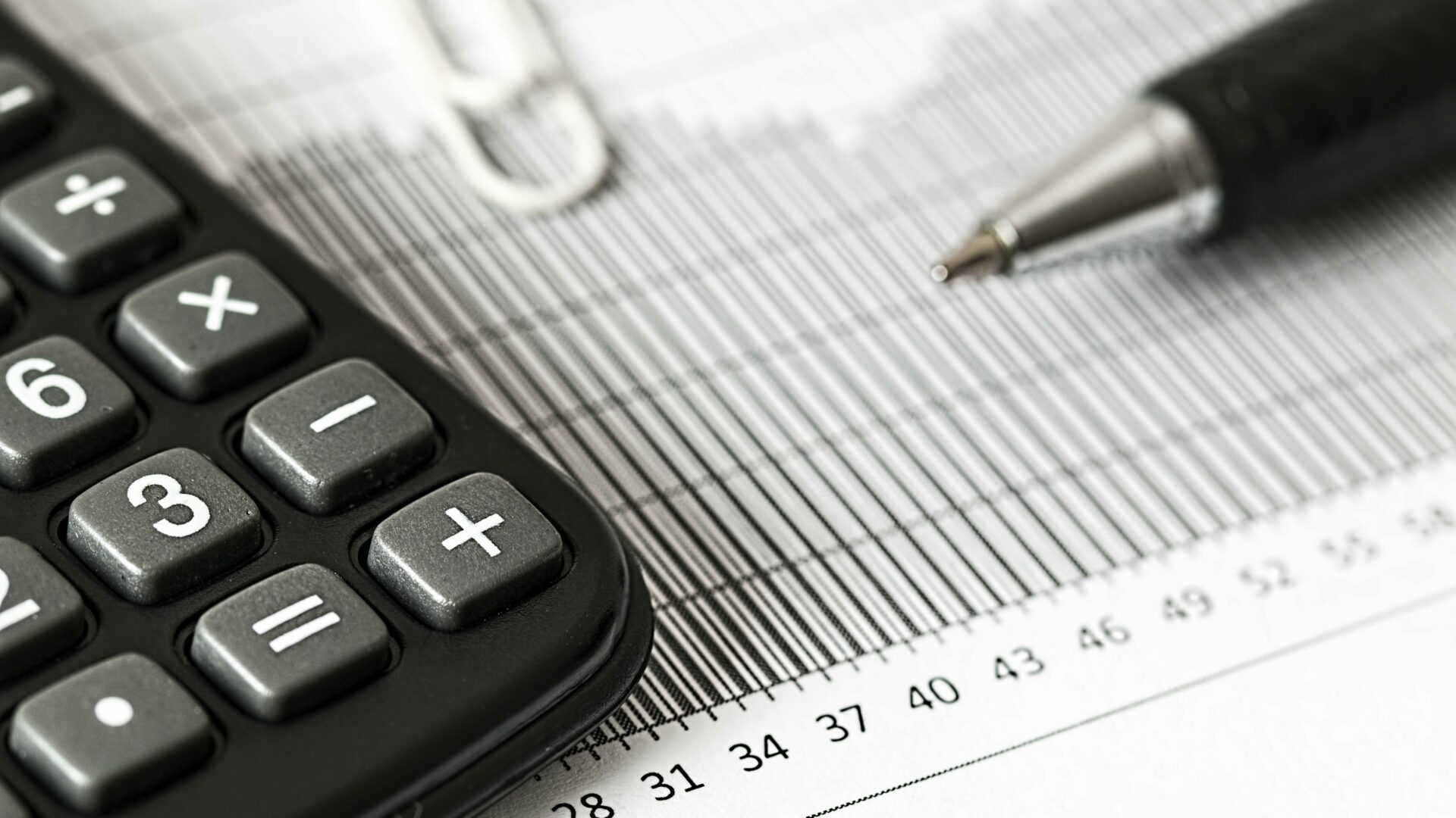 calculator-1680905-scaled-aspect-ratio-16-9