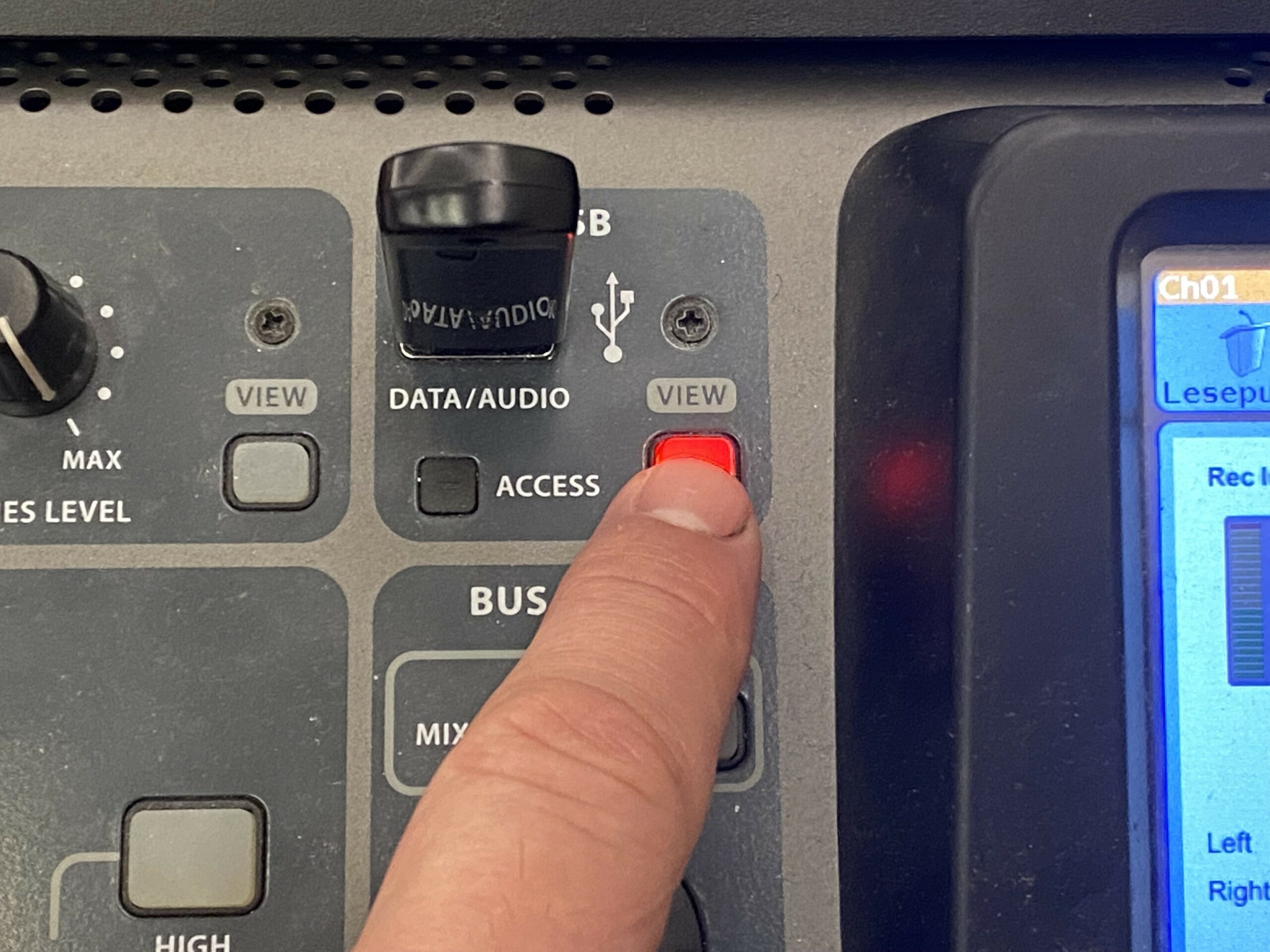 Bilde av USB-penn på mikespult