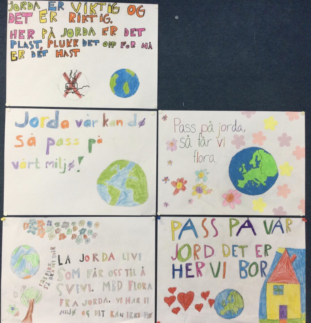 Bilde 3 fra 4. klasses batterijakt- og miljøplakater.