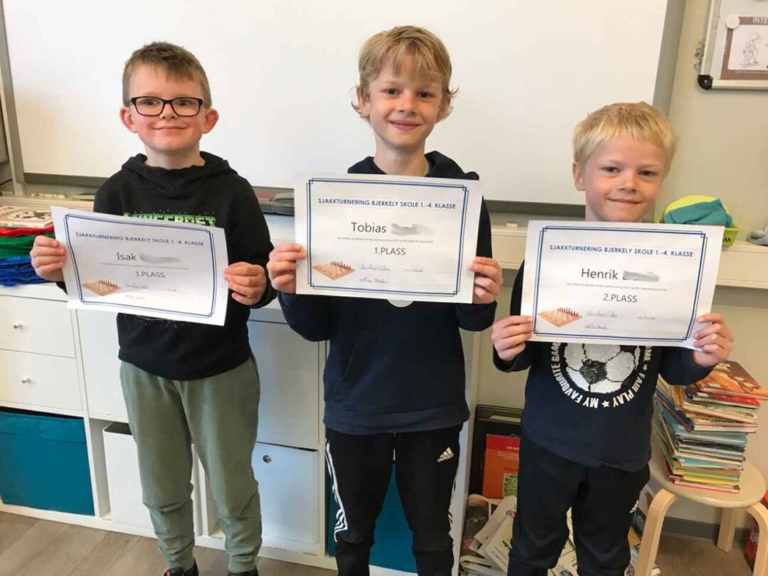 Bilde av sjakkmestere i 1.-4. klasse.