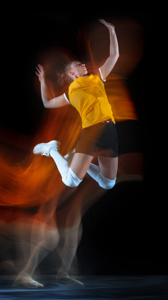 Volleyball-delkung-freepik.com-young-female-volleyball-player-black-studio-mixed-light-aspect-ratio-9-16
