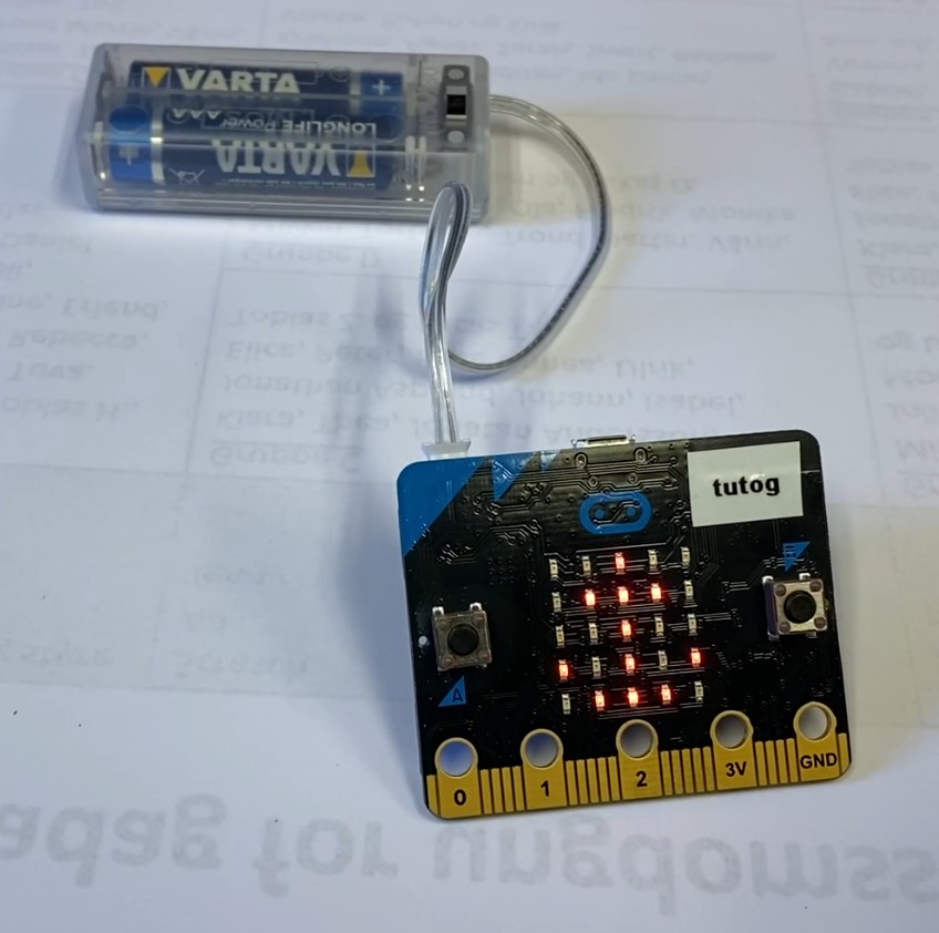 Bilde av micro:bit med ankermotiv.