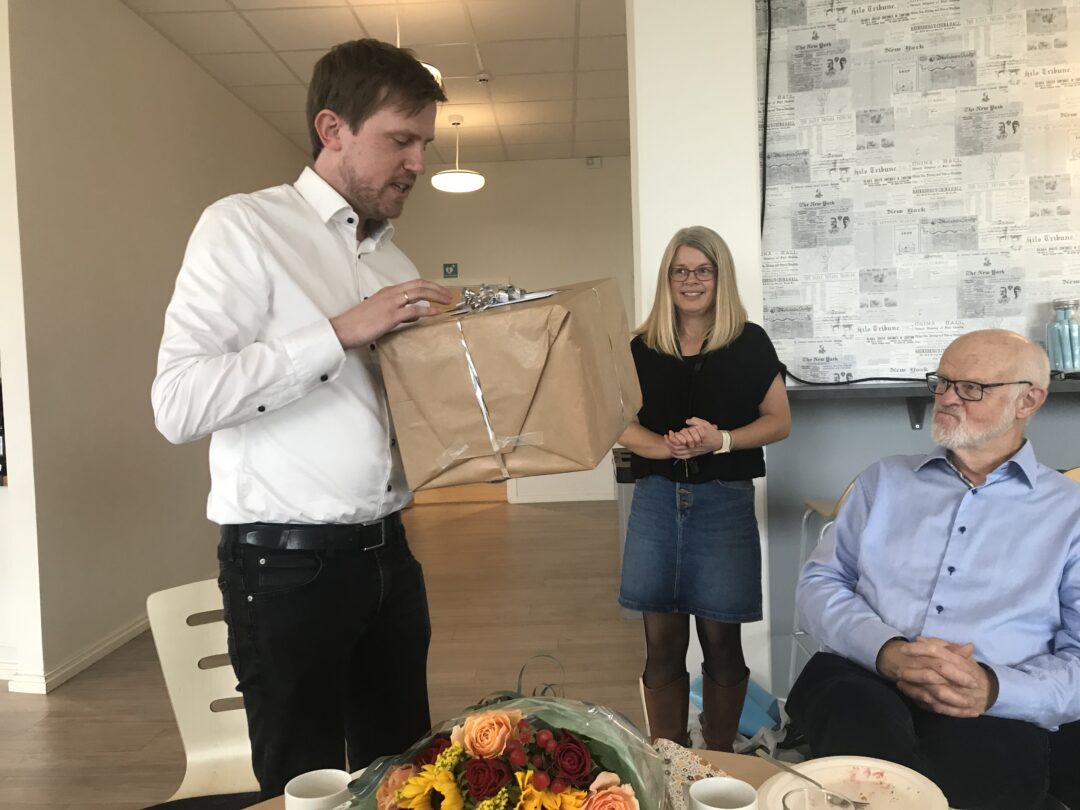 Avtroppende rektor Mathias, påtroppende rektor Beate og tidligere rektor Per.
