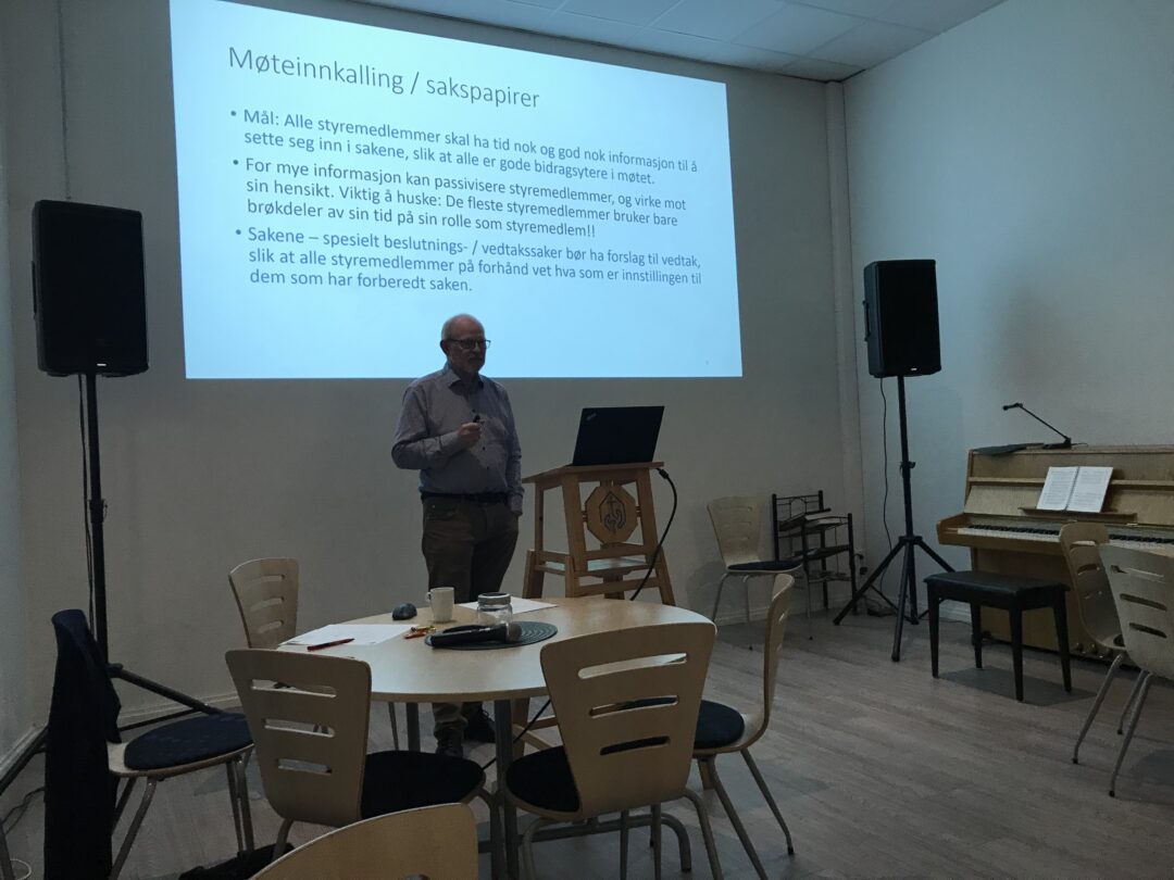 Bilde av Tom E. Asp på skolestyrekurs