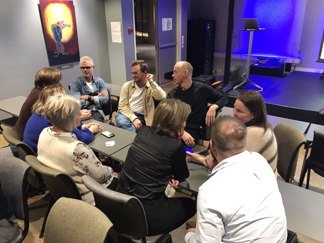 Bilde av en gruppe på personalseminaret.