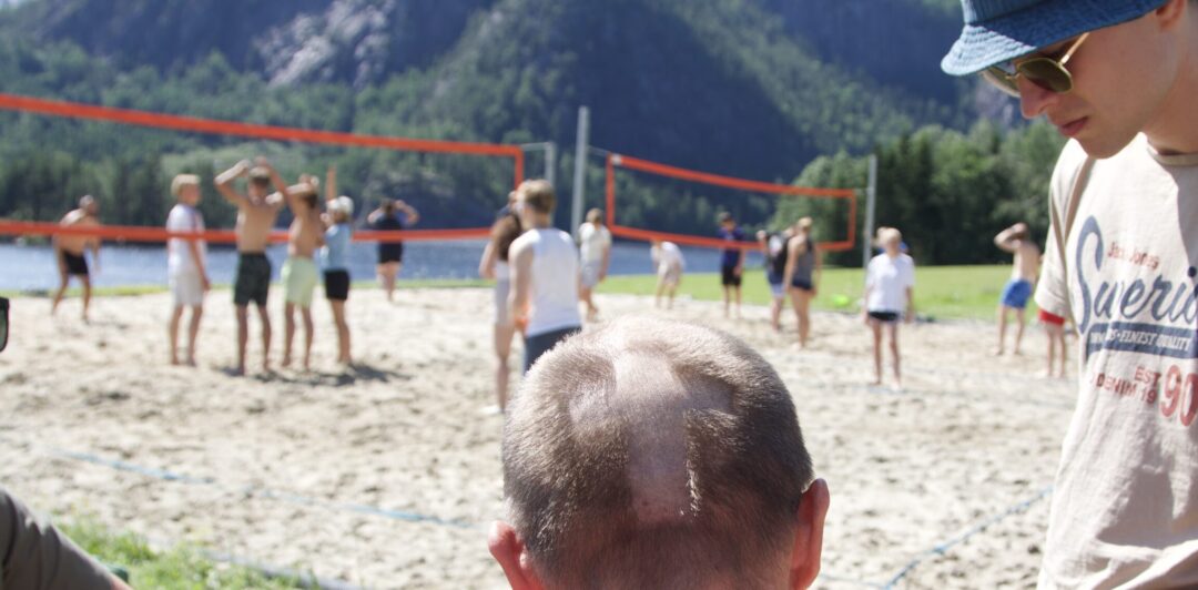 Kvitsund sommerleir, volleyball og hårklipping