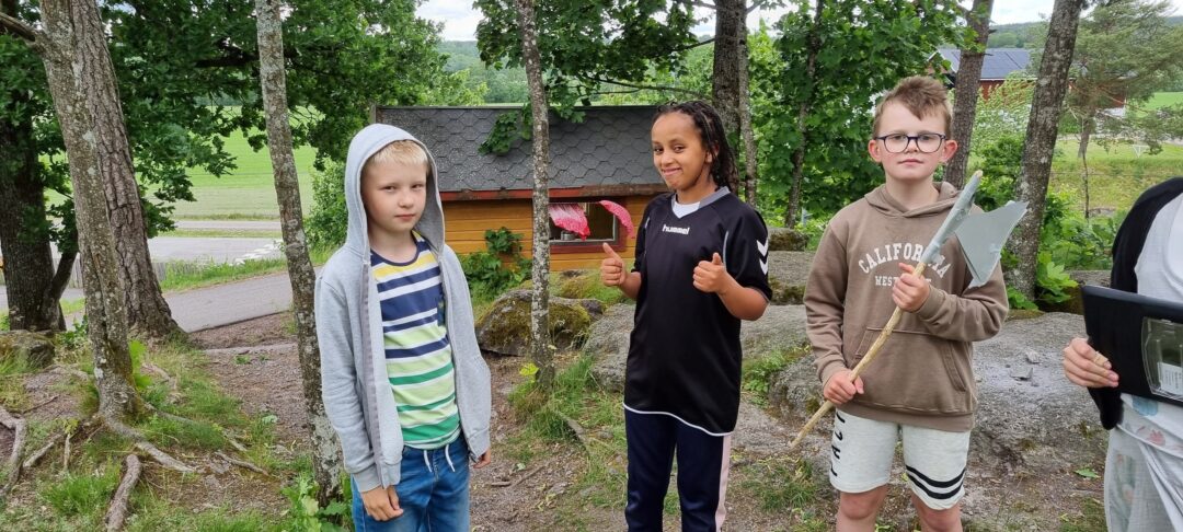 Elever i 5.-6. klasse er klare for filming.
