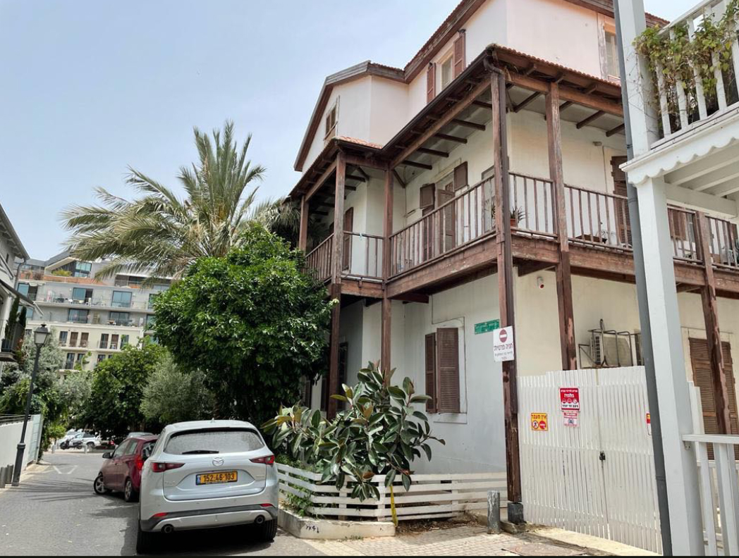 Bilde menighetshuset i Bar Hoffman gate i Tel Aviv.