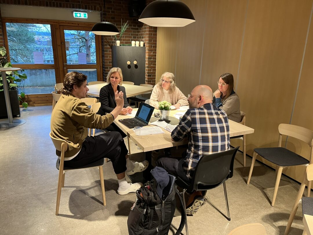 Bilde av faggruppe-samtale.