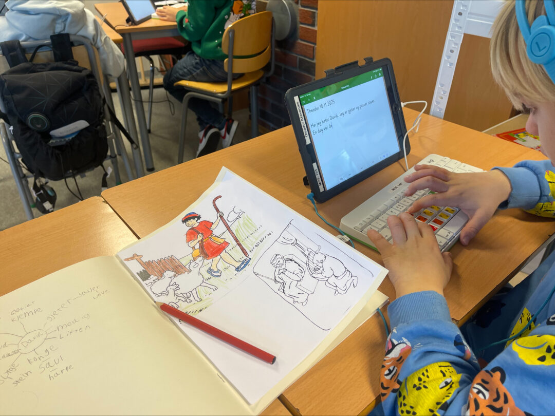Bilde av elev som skriver på iPad, om David og Goliat.