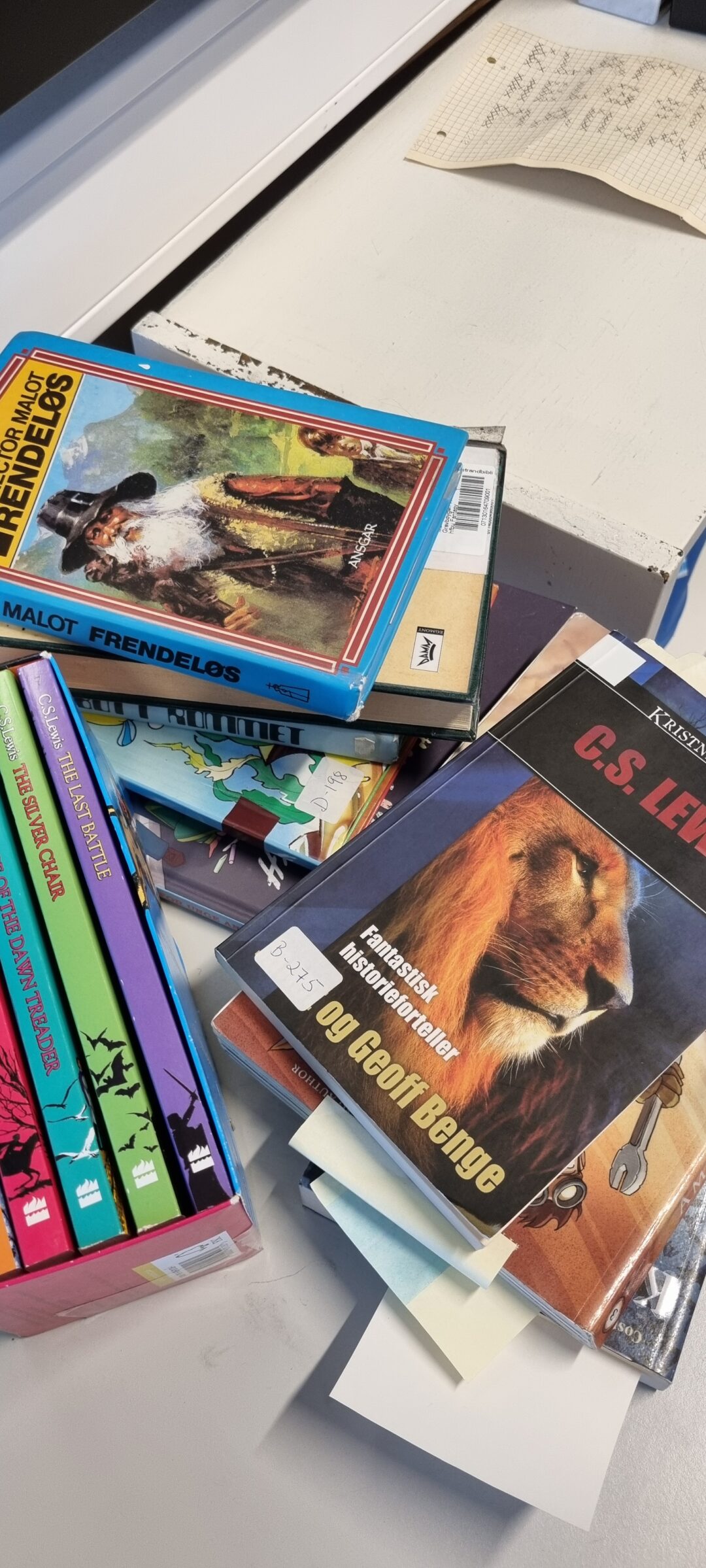 Bilde av en samling med bøker.