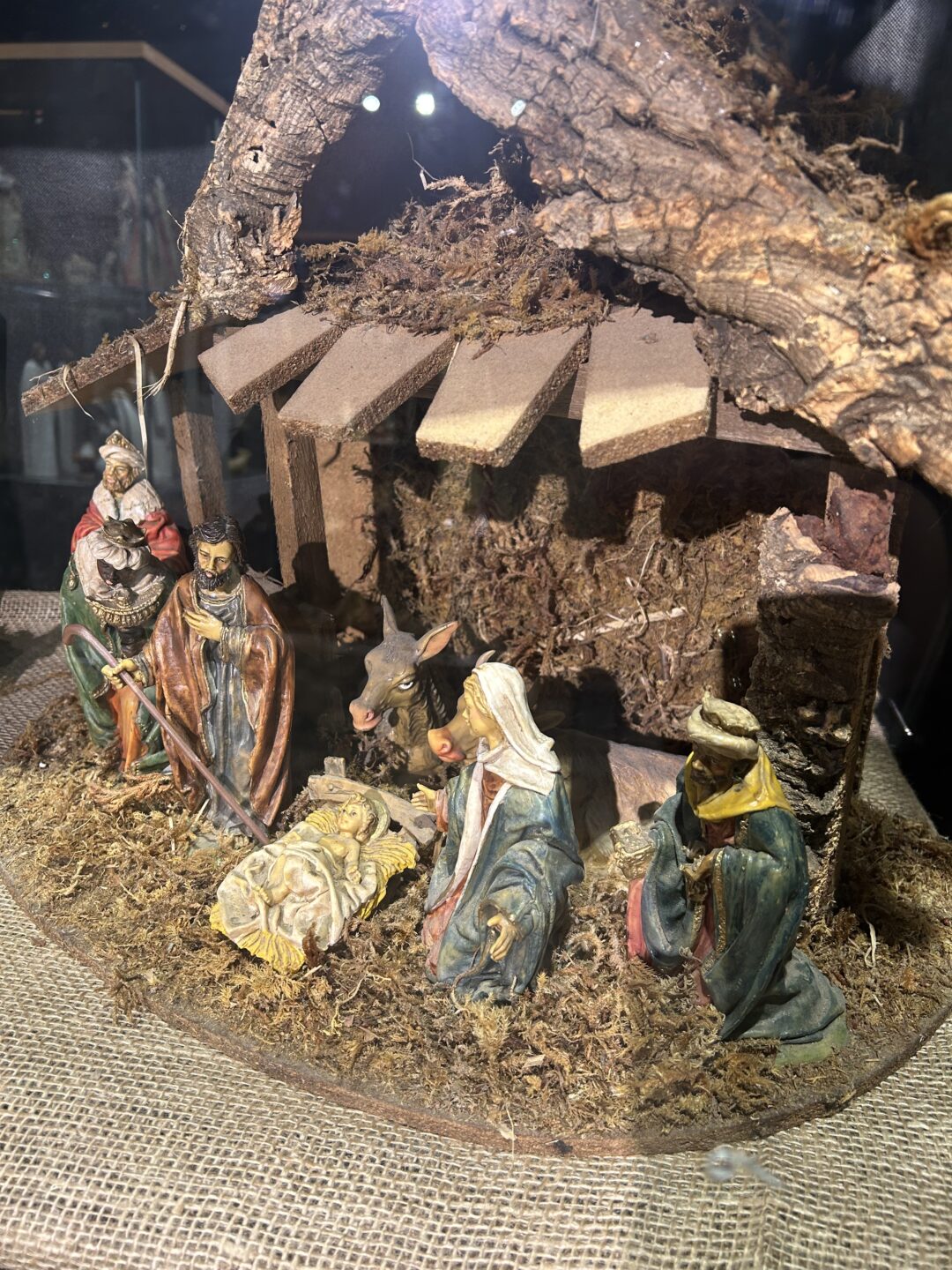 Bilde av julekrybbe utstilt på Gjennestad.