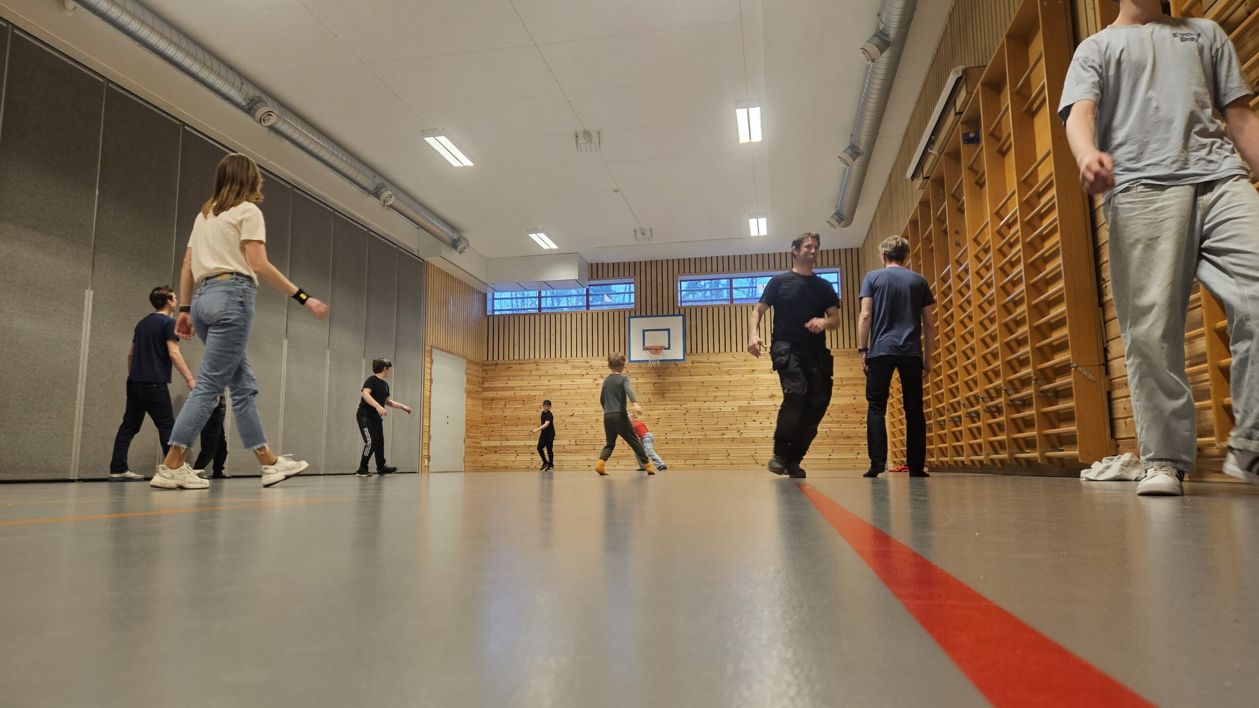 Familiefredag lek i gymsalen