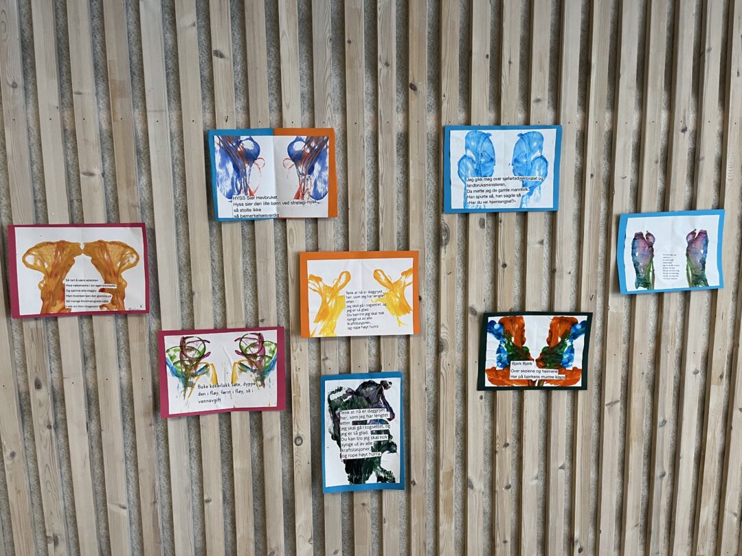 Bilde av dikt-bilder som 6. klasse har laget.